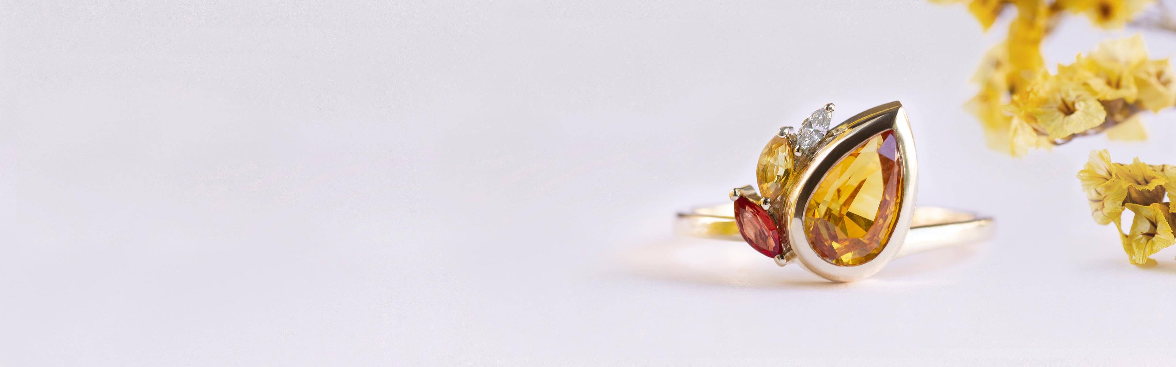 Anillo de compromiso en forma de pera - Aurelius Jewelry