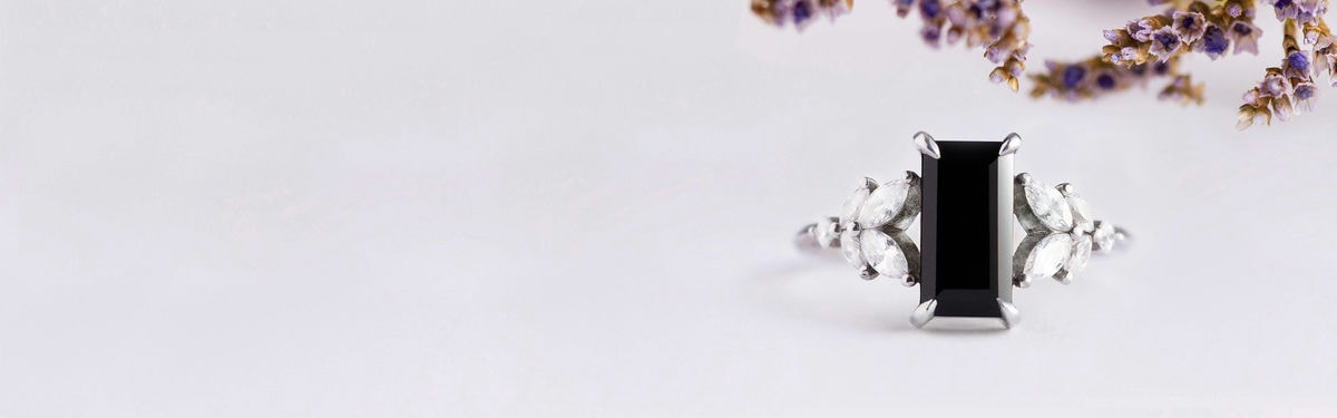 Onyx-Baguette-Verlobungsring mit Marquise-Diamanten