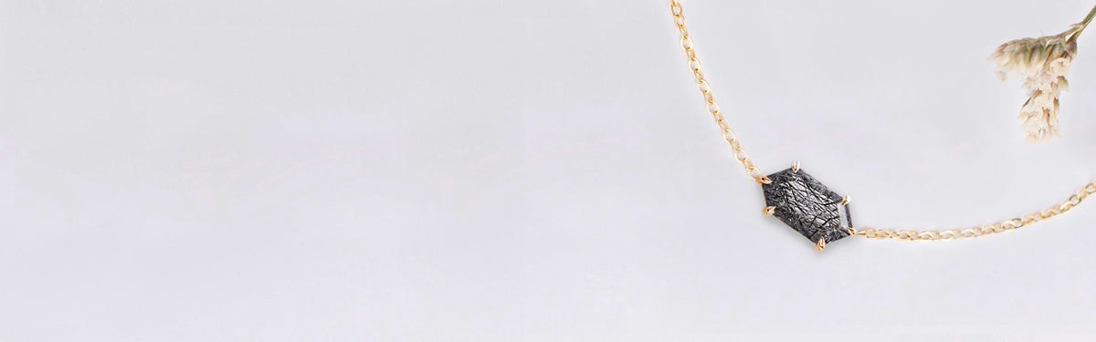 bracelet de cheville à quartz rutilé hexagonal allongé en or blanc