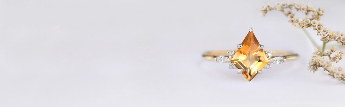 Drachenförmiger Citrin-Verlobungsring mit seitlichen Diamanten