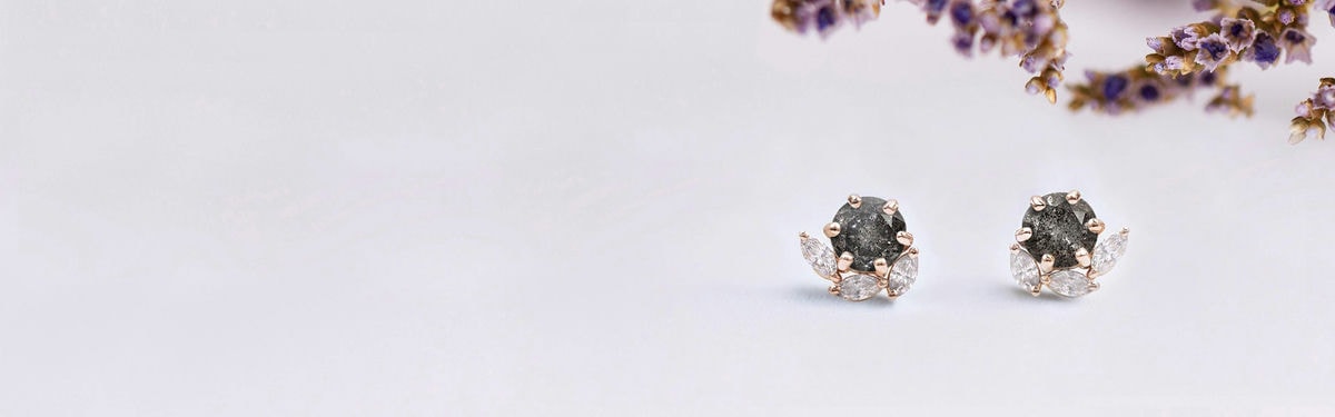 kulaté diamantové náušnice sůl a pepř se třemi markýzovými diamanty