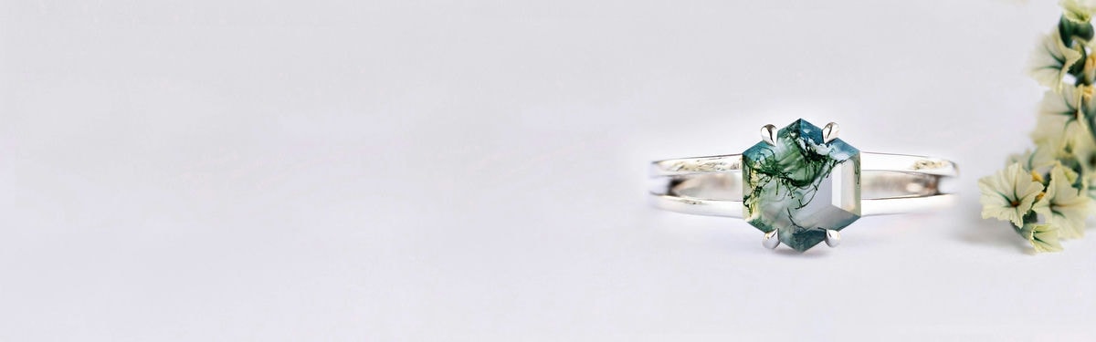 Weißgold-Doppelband-Verlobungsring mit sechseckigem Moosachat-Edelstein