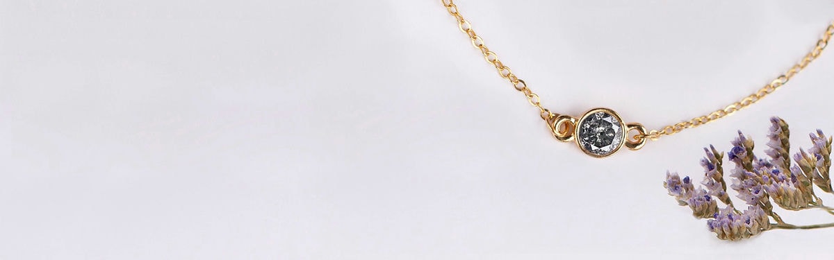 round salt and pepper diamond anklet in 18k yellow gold