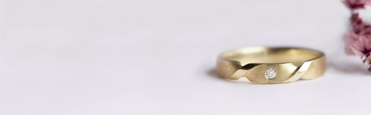 dvojitý mobius široký snubní prsten ze žlutého zlata