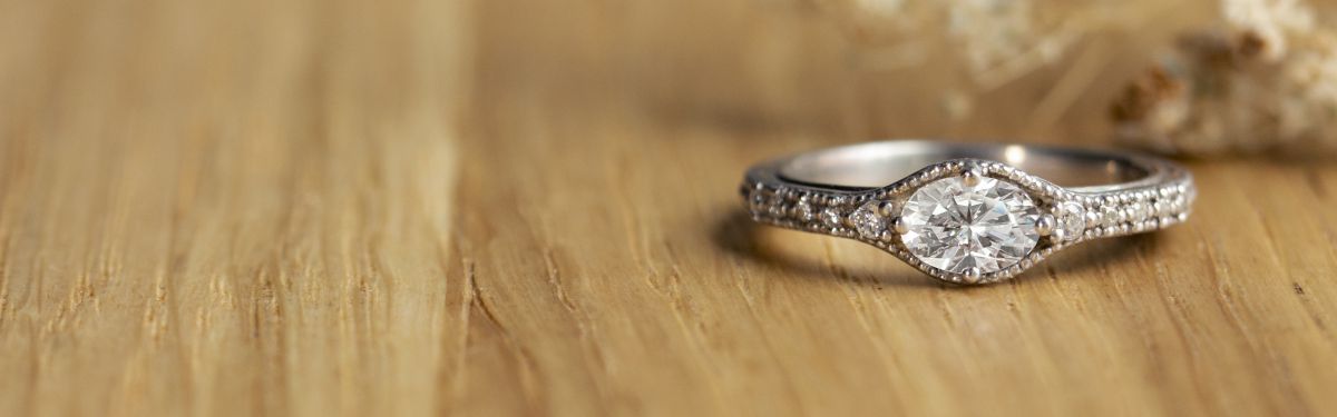 Vintage středověké inspirované zásnubní prsteny