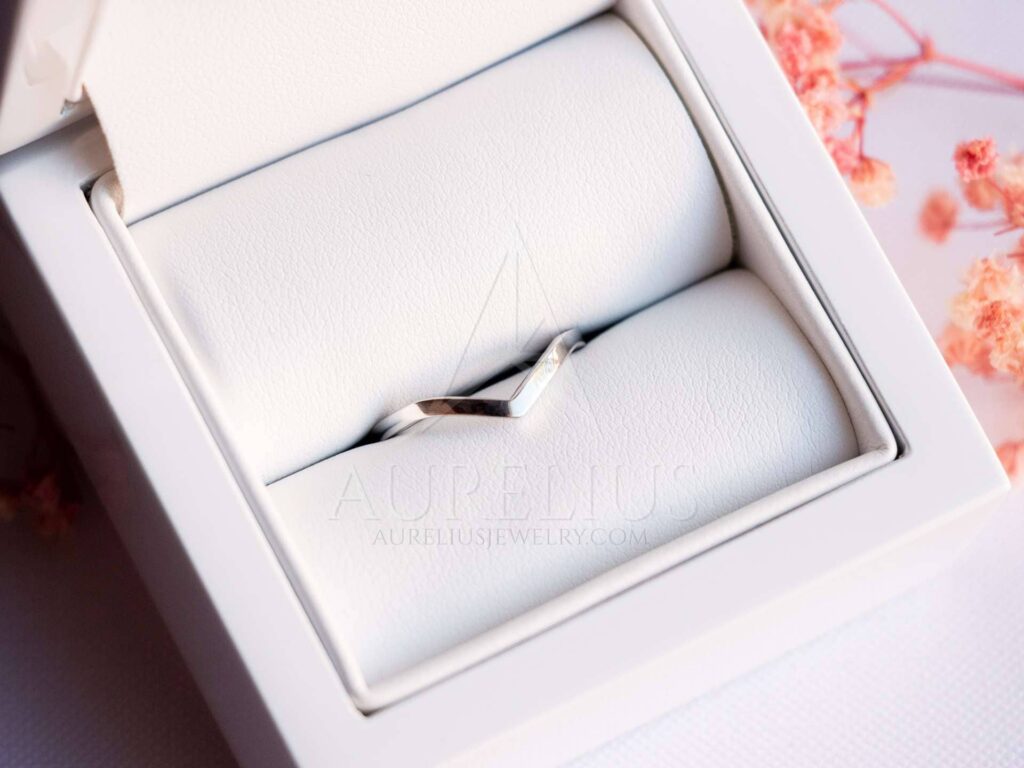 Minimalist Chevron Wedding Band Aurelius Jewelry   14k White Gold Minimalist Wedding Band In Ring Box 1024x768 