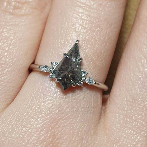 Länglicher Salzdrachen-Diamant-Brautring mit Diamant-Pflaster-Ehering photo review