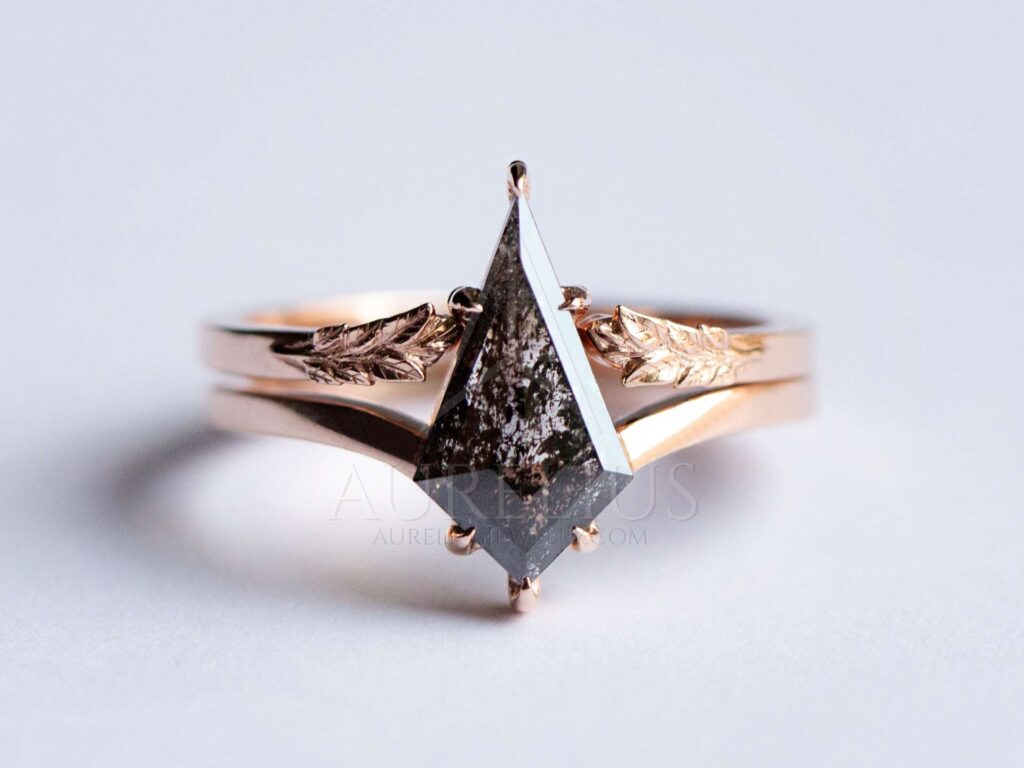 alargado diamante sal y pimienta con forma de cometa conjunto de anillos