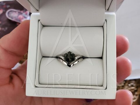 conjunto de anillos de compromiso con boda en platino