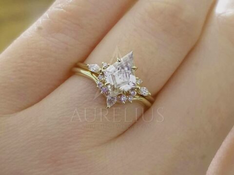 imagen del comprador del anillo moissanite de diamantes