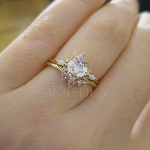 imagen del comprador del anillo moissanite de diamantes