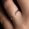 Aquamarin Stapelring Eheringband am Finger