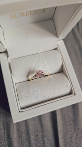 Anillo de Compromiso de Zafiro Rosa Claro photo review
