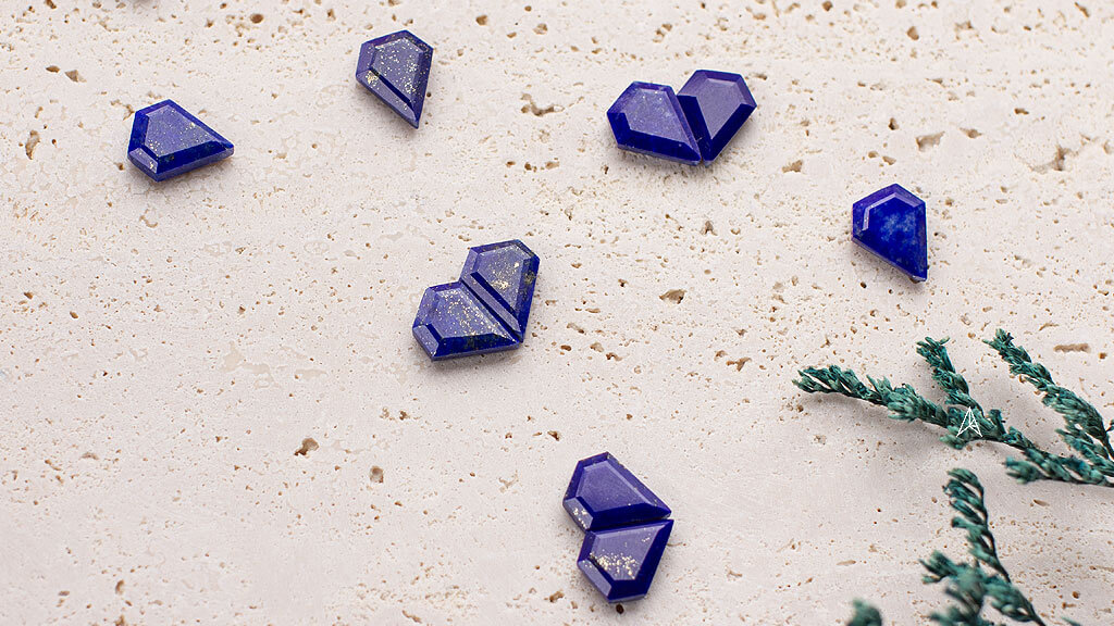 shield lapis lazuli gemstones containing lazurite