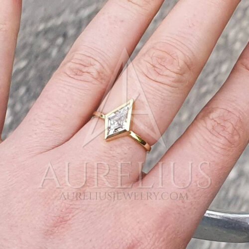 Krystal - Anillo de Compromiso Moissanita en Forma de Cometa photo review