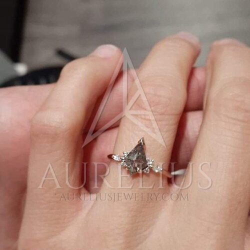 Anillo de Compromiso de Diamante Cometa Oscuro de Sal y Pimienta con Diamantes de Realce con Corte Marquesa photo review