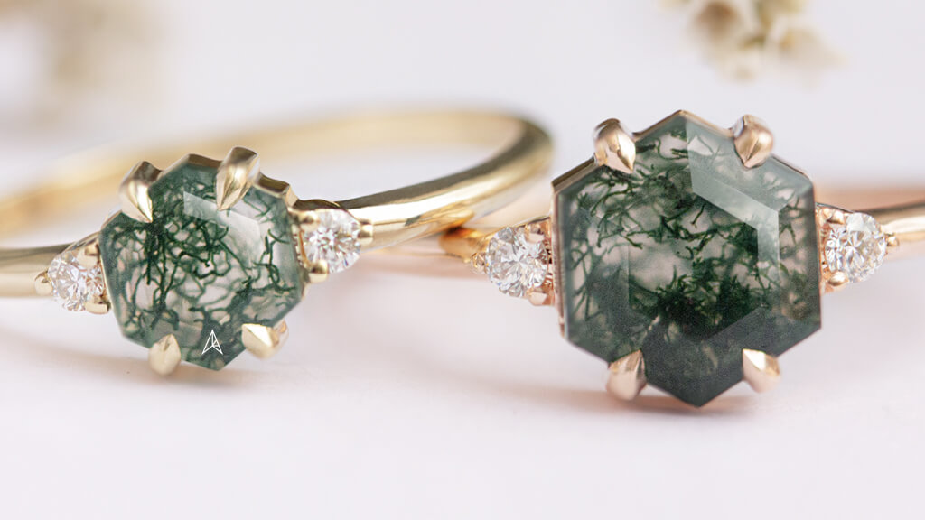 two examples of a smaller and bigger agate gemstones in rings