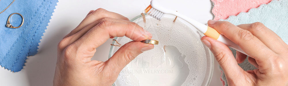 keeping your jewelry clean