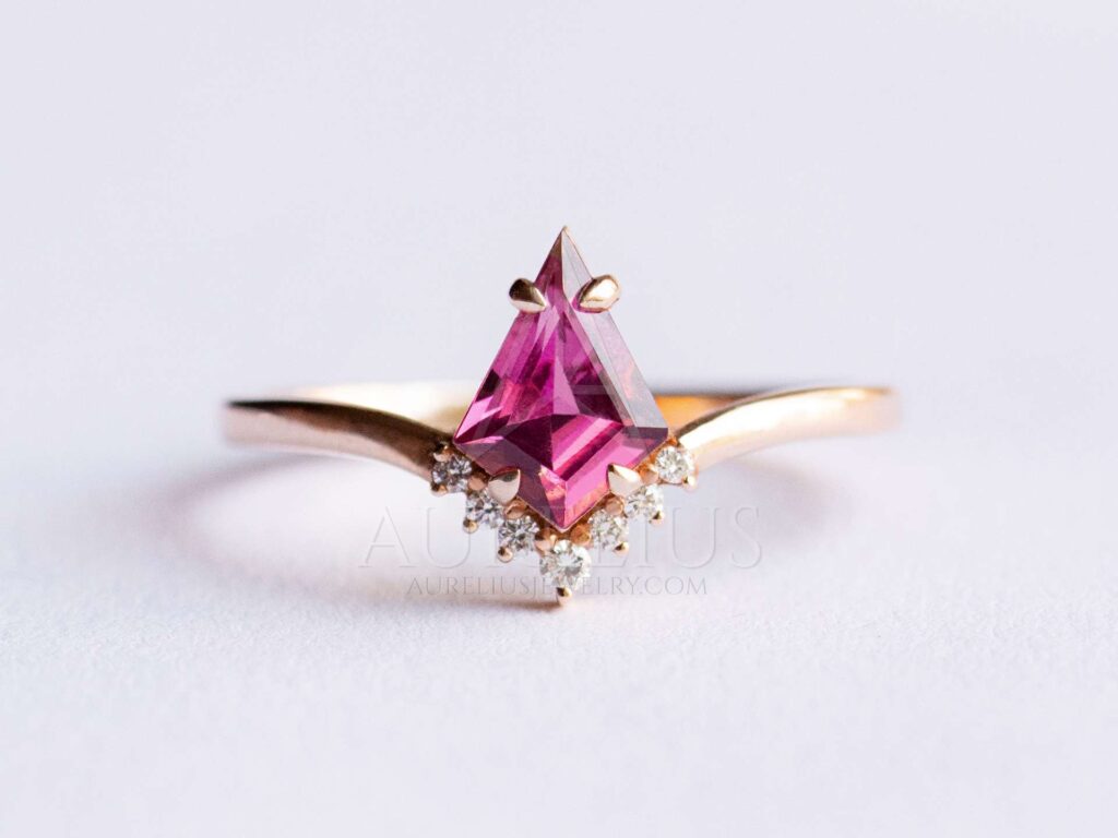 drak růžový turmalín prsten