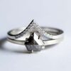 escudo sal y pimienta diamante conjunto de anillos cheurón banda