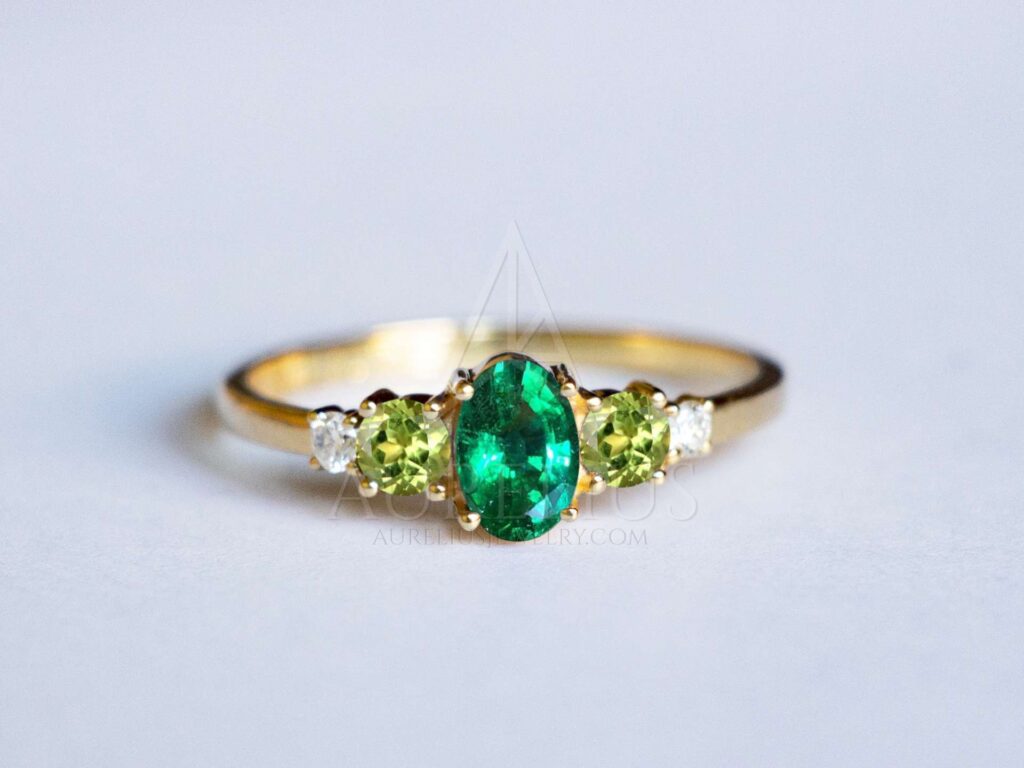 Esmeralda peridoto anillo de compromiso