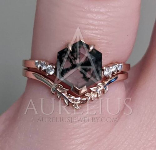 Verona bague en Agate Mousse hexagone avec alliance à feuilles photo review