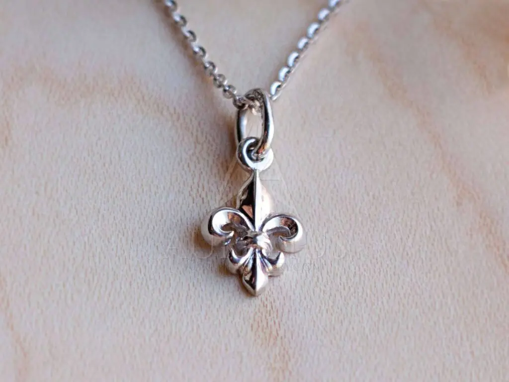 Fleur de lys gold necklace Flamme en rose