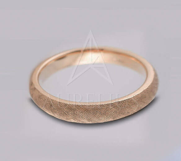 gold ring with florentine surface finish