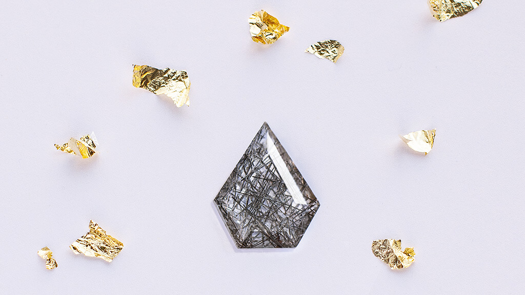 shield shape quartz gemstone for everyday wear