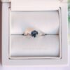 geométrico verde azulado zafiro anillo en joyas caja