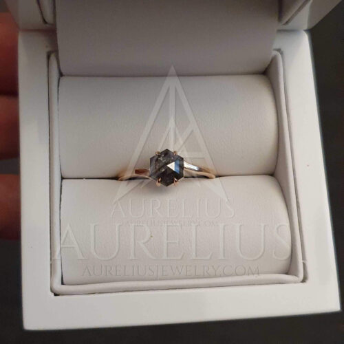 Geteilten Band Sechseckiger Salz und Pfeffer Diamant Verlobungsring photo review