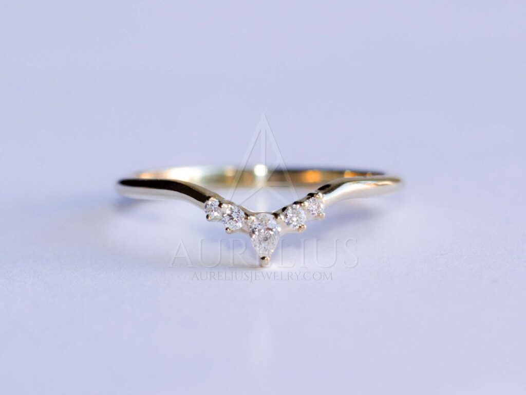 hruškový diamant svatební prsten