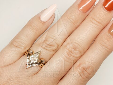 Snubní prsten s baguette diamantem