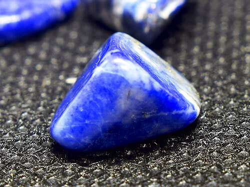 guide into lapis lazuli gemstones