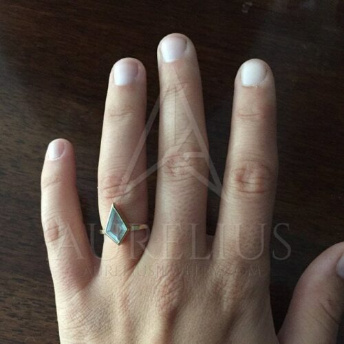 akvamarínový zásnubní prsten