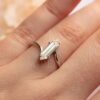 Moissanit Verlobungs Teilt Ringband Ring am Finger