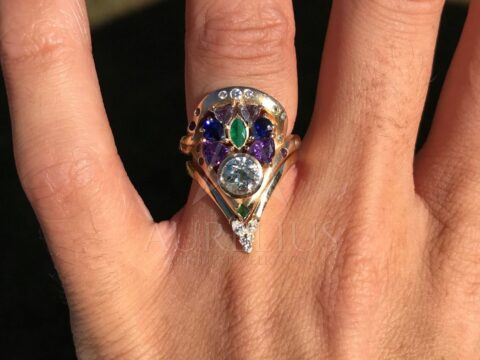 aurelius me hizo un anillo complementario para mi anillo de compromiso hecho a medida y me encanta