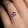 ovál alexandrit marquise diamant prsten na ruce