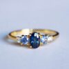 oval azul zafiro anillo de compromiso