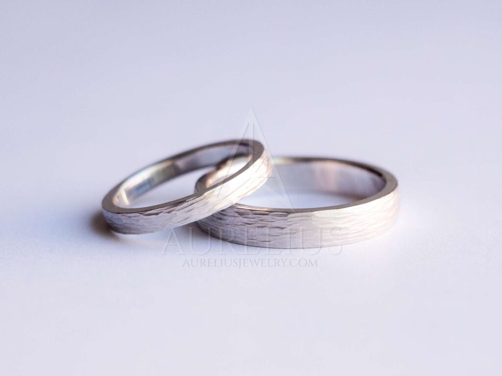 parejas de boda bandas anillos horizontalmente martillado