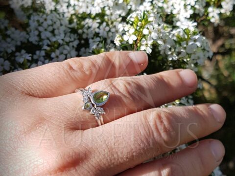 Bague de mariage Péridot poire et Diamant