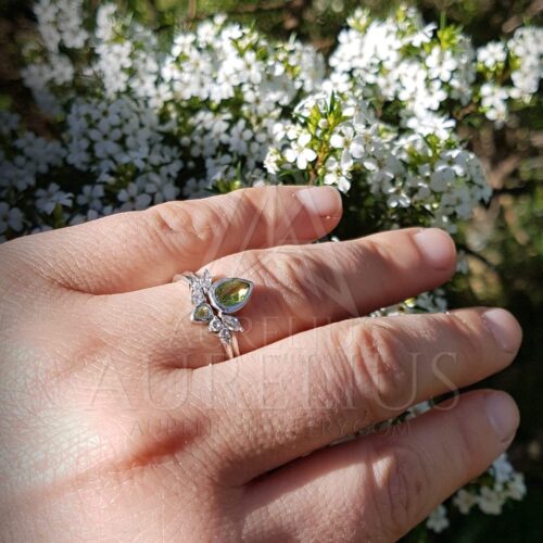 Bague de mariage Péridot poire et Diamant photo review