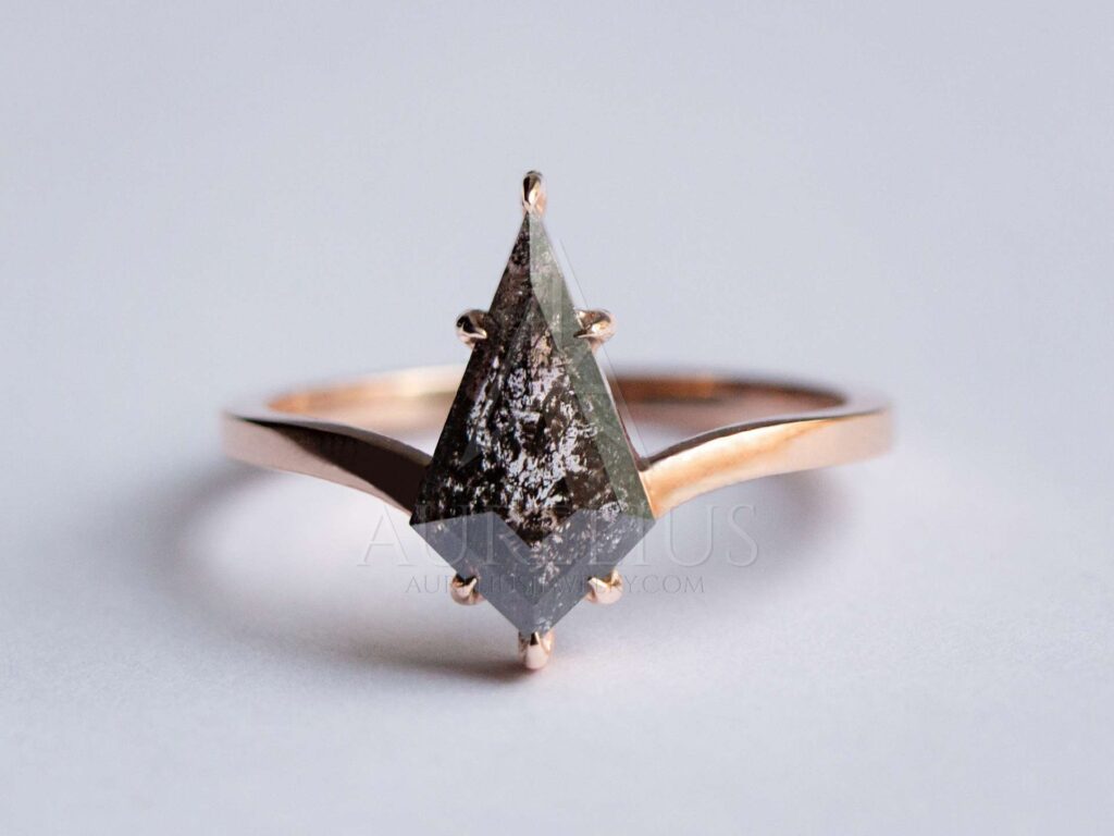 protáhlý drak diamant prsten