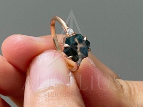 ágata de musgo hexagonal con anillo de compromiso de diamantes revisión confirmada del comprador