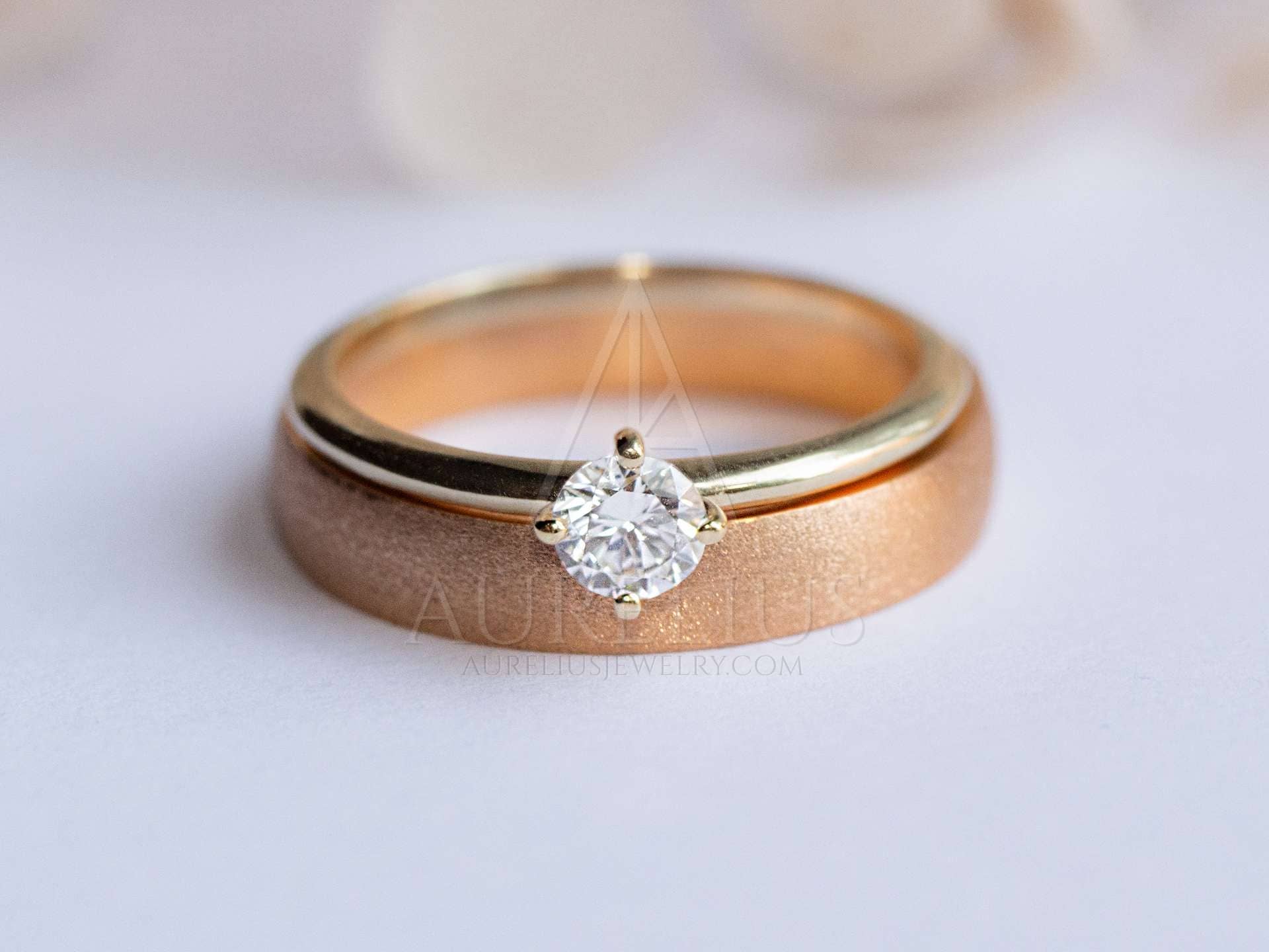 Joyería Anillos Solitarios Elegante anillo solitario de oro para mujeres y rubí facetado natural. 
