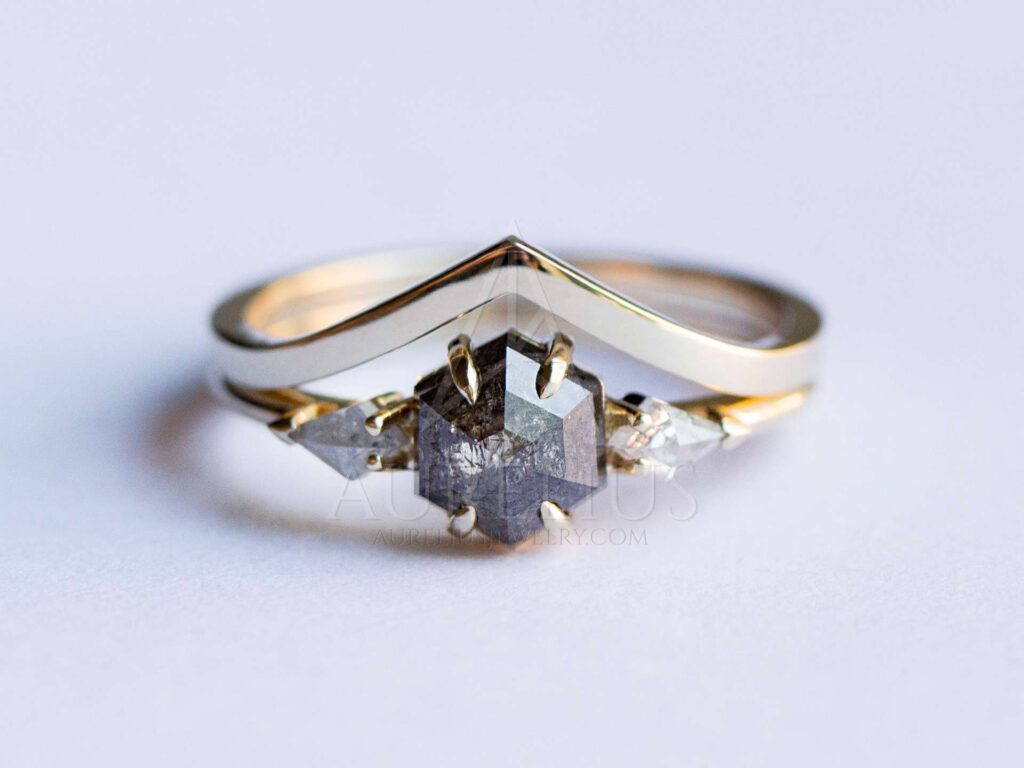 Rosa Corte sal y pimienta diamante conjunto de anillos de compromiso