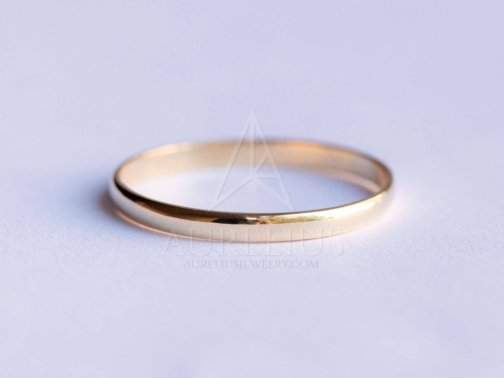 Mens and Womens 18k Yellow Gold 2.5mm Wide Flat Plain Wedding Band
