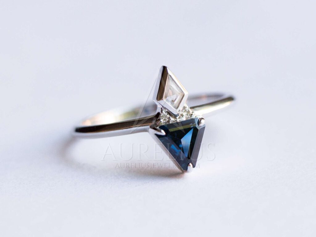 triángulo azul zafiro anillo de compromiso