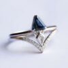 triángulo profundo azul zafiro conjunto de anillos