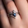 triángulo zafiro diamante con forma de cometa nupcial conjunto de anillos oro blanco